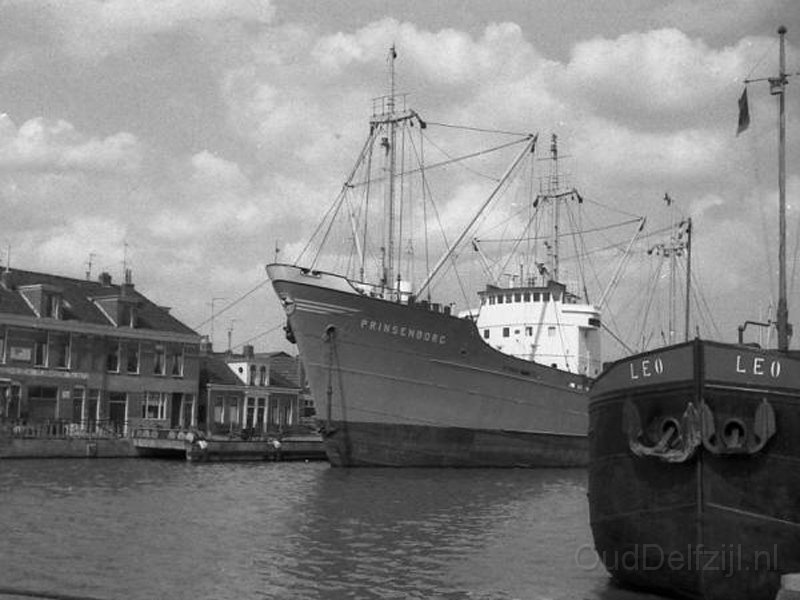 Eemskanaal NZ met de Prinsenborg.jpg